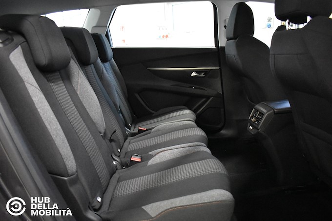 PEUGEOT 5008 BlueHDi 130 EAT8 S&S Business